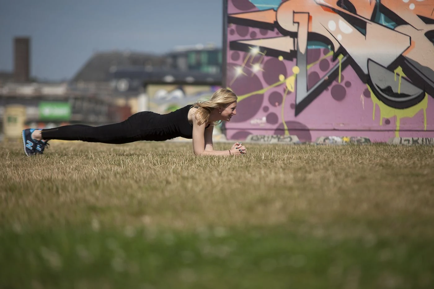 Pilatesles in Groningen met een plank voor core-stabiliteit